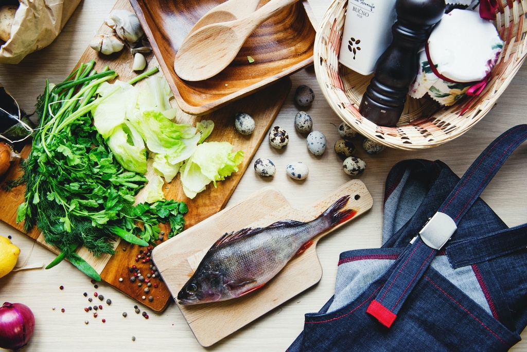raw-fish-with-vegetables-put-on-cutting-board-near-apron-39520526tnfBtOgsC7DK